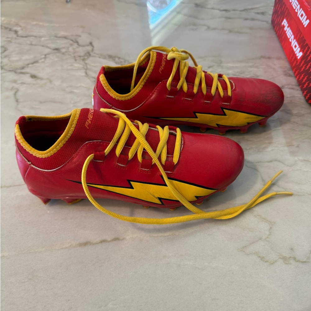 Phenom velocity 2.0 size 6. Flash football cleats very good condition. - Picture 3 of 5